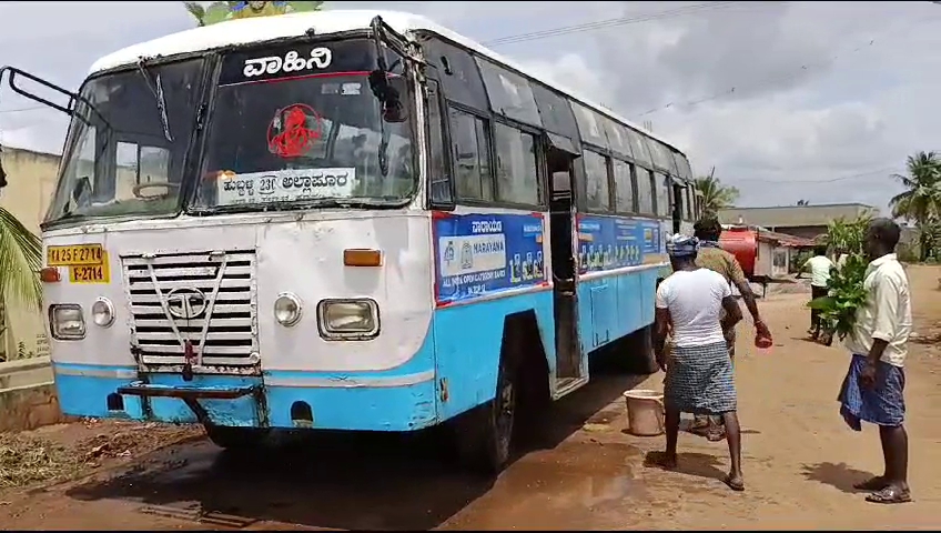 ಒಂದೂವರೆ ದಶಕ ಗ್ರಾಮಸ್ಥರಿಗೆ ಸೇವೆ ನೀಡಿದ ಬಸ್​