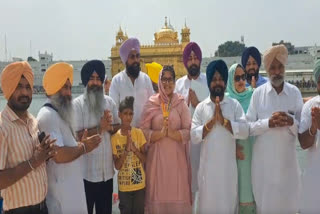 Gursirat Kaur, who won the gold medal in the Asian Games, paid obeisance to Sri Harmandir Sahib with her family