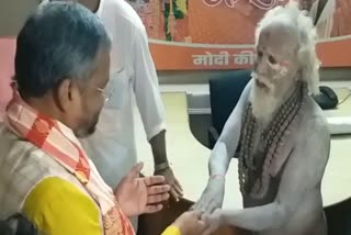 Babulal Marandi gets blessings of Naga Baba