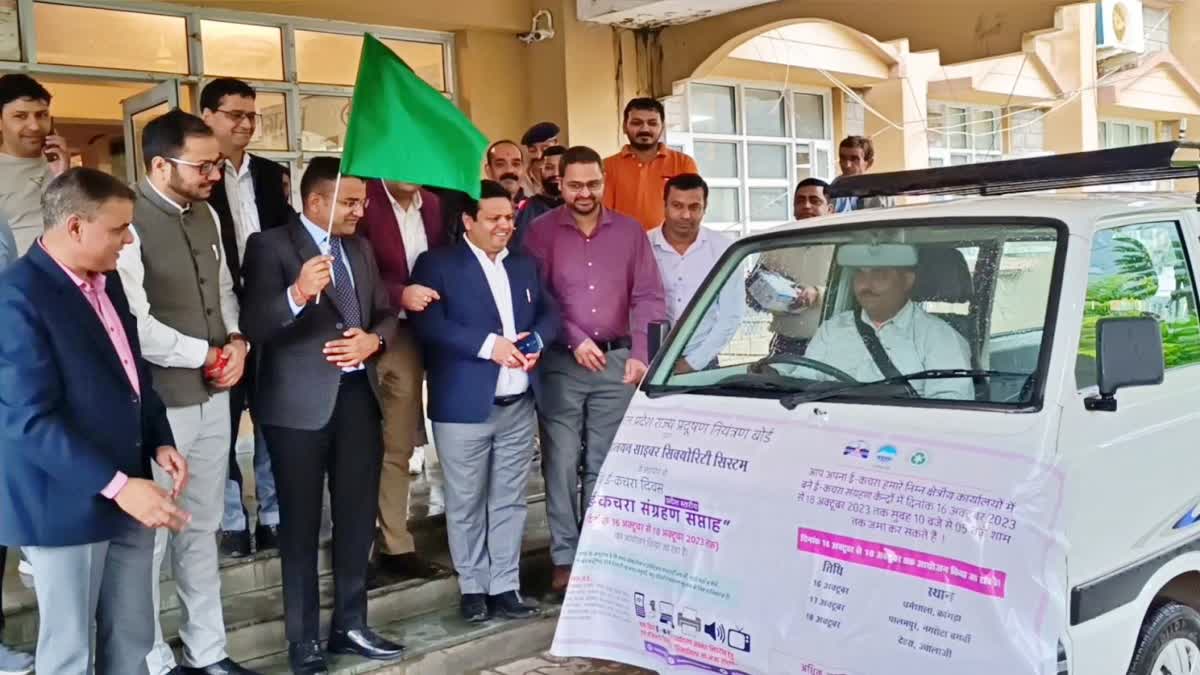 kangra DC Given Green Signal To E-Waste Collection Vehicle