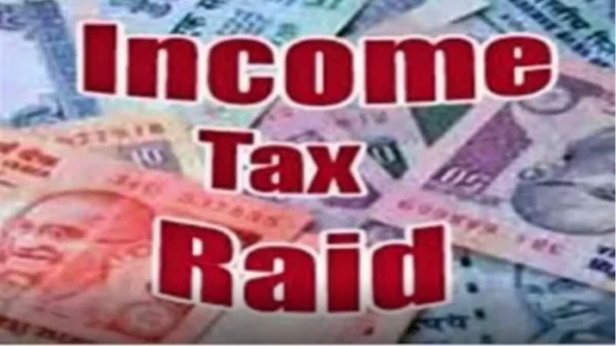 IT RAID RS 94 CR CASH JEWELLERY SEIZED AFTER IT SEARCHES GOVT CONTRACTORS REALTY DEVELOPERS