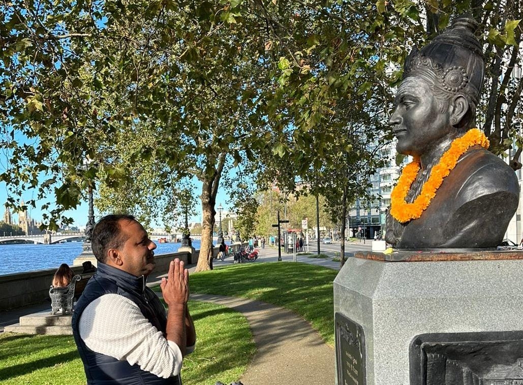 Tribute to Basaveshwara statue in London