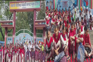 Students and parents protested due to vacant posts of teachers in government school of Mansa