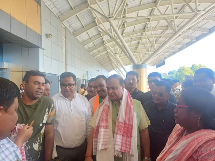 Assam CM arrives in Dibrugarh for meeting