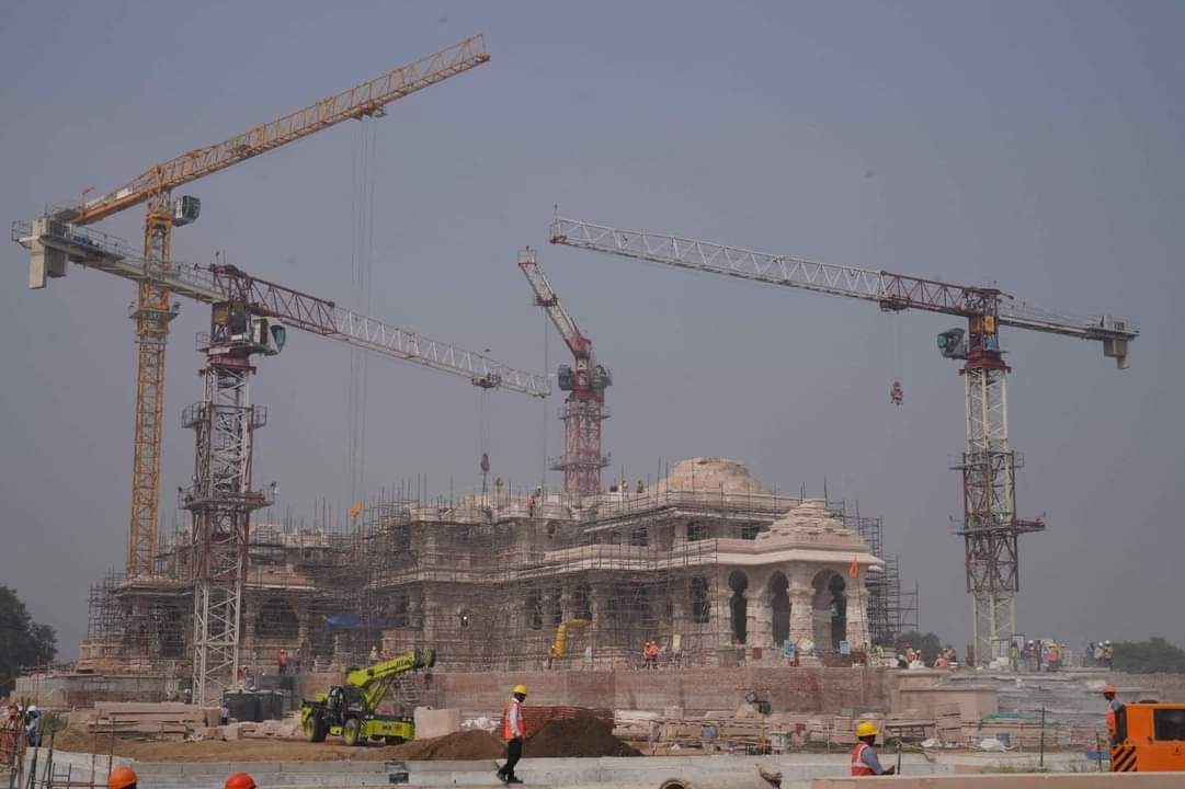 अयोध्या में राम मंदिर निर्माण का विहंगम दृश्य.