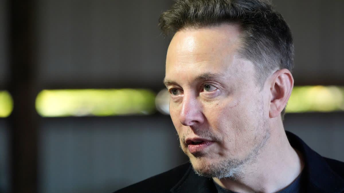 Elon Musk and Indian tycoons slug it out over satellite spectrum