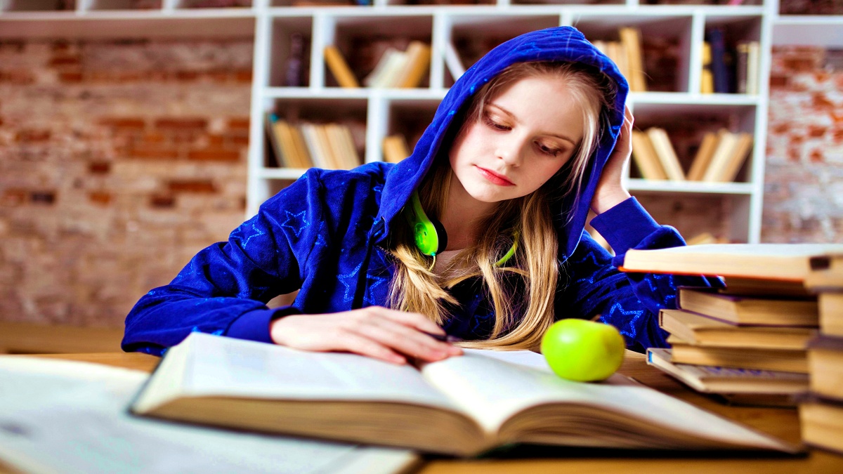 CHILDREN MUST DO BOOK READING AND ADOPTING BOOK READING HABIT GOOD FOR MENTAL HEALTH