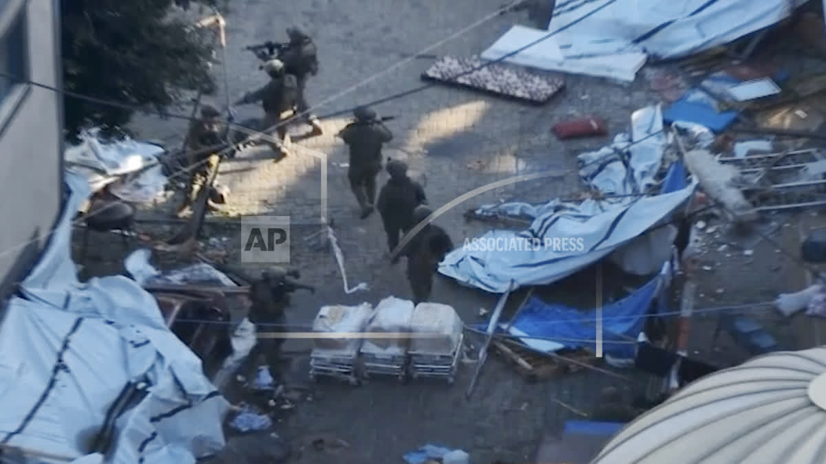 Israeli tanks and soldiers search Gaza's Al-Shifa  Hospital compound