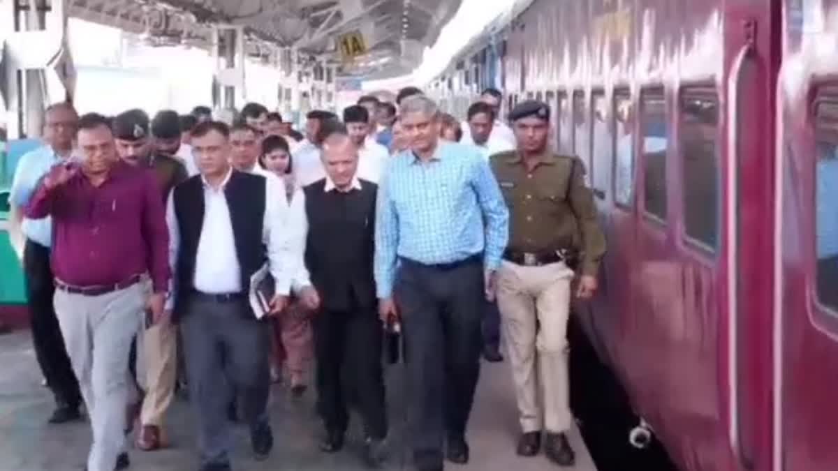 East Central Railway GM Anil Kumar Khandelwal inspected many stations of Dhanbad Railway Division