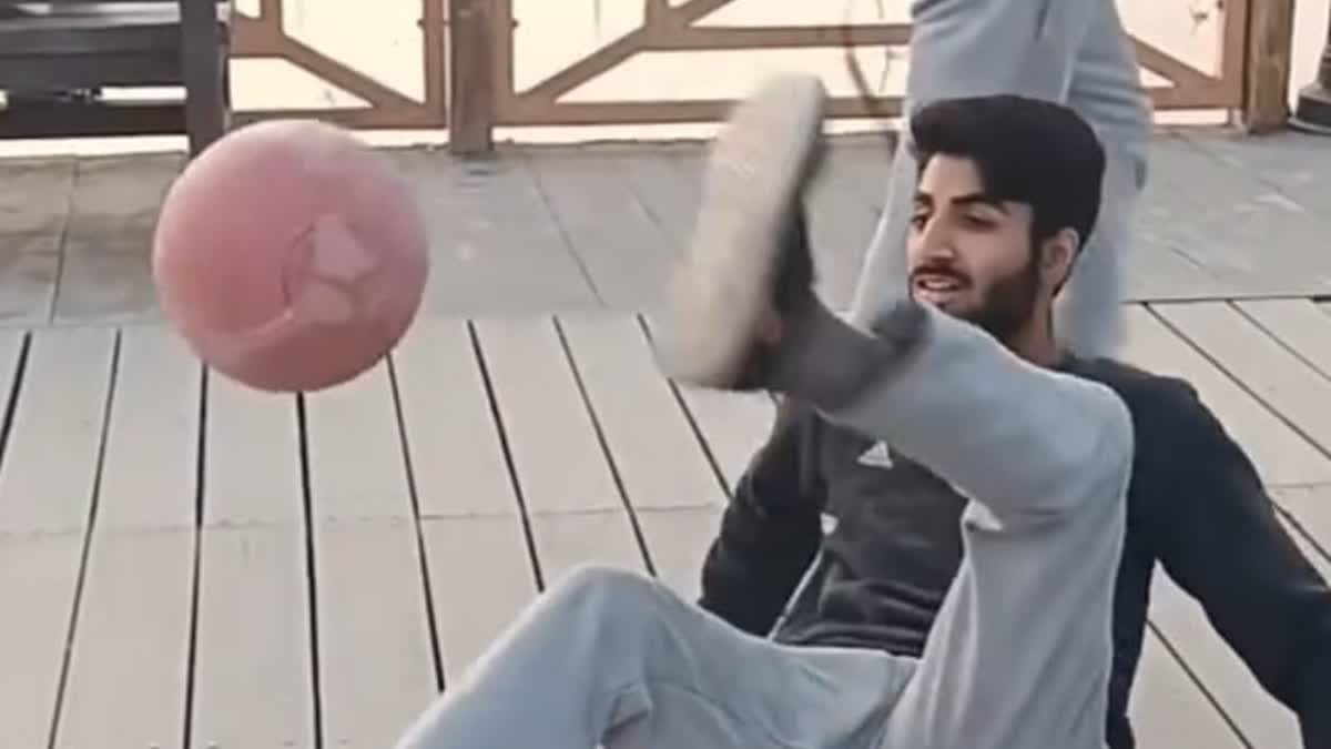 Kashmiri freestyle trick shot artist Farman Nisar