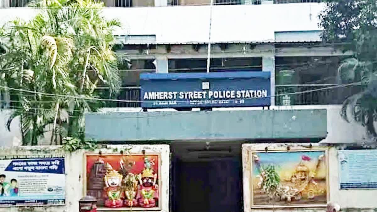 Man dies in police station