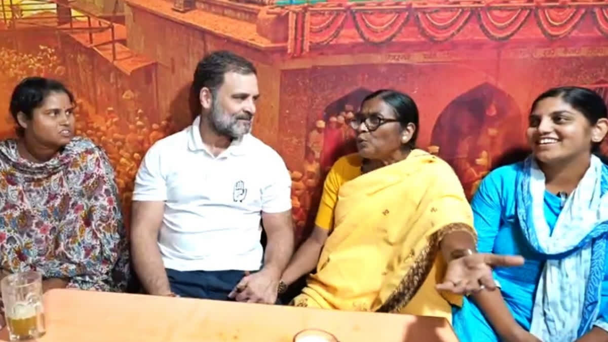 'What Will You Do With Rs 3OOO You Get Every Month': Rahul gandhi Asks Maharashtra Woman In Candid Chat