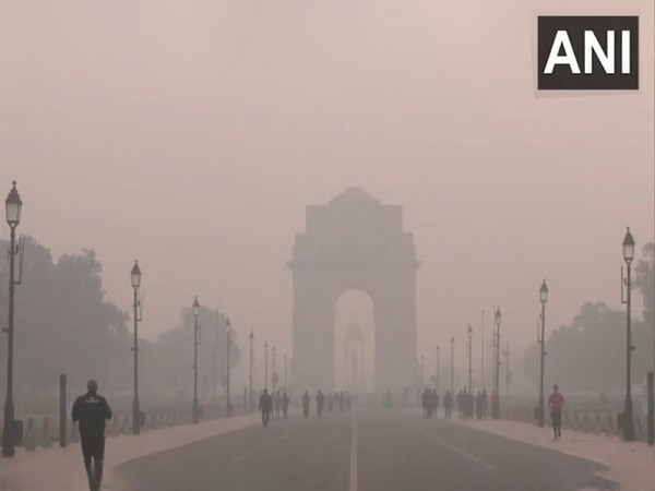 AQI लेवल खतरनाक स्तर पर चल रहा है