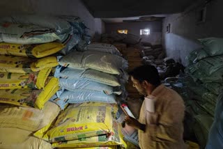 CHHATARPUR 1500 BAGS FERTILIZER SEIZED