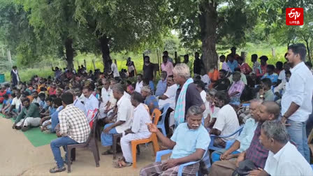 ஆர்ப்பாட்டத்தில் ஈடுபட்ட சின்ன உடைப்பு கிராம மக்கள்