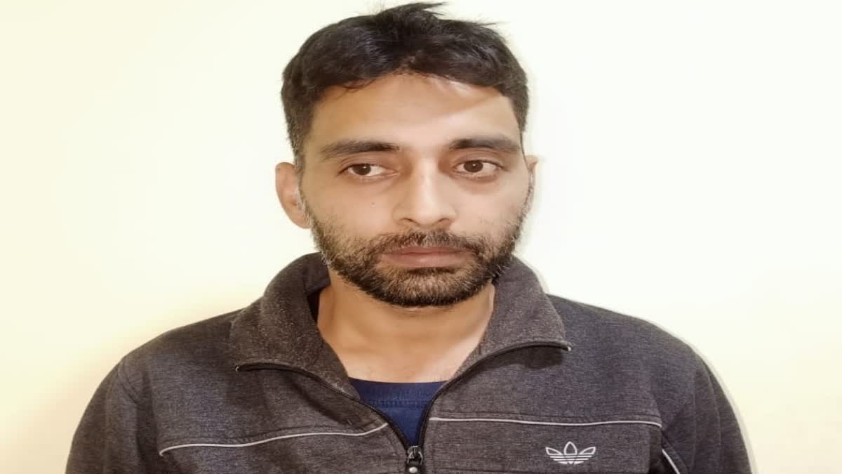 Kashmiri man posing as PMO official