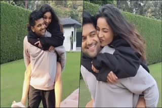 Shehnaaz Gill kisses Guru Randhawa