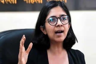 DCW chief Swati Maliwal issues notice to the Delhi government over missing streetlights in the national capital. The women's panel chief conducted a surprise inspection at various locations when she found bus stands and nearby areas engulfed in darkness.