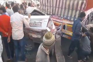 An accident occurred on the Rajkot-Ahmedabad highway, 4 people died early in the morning