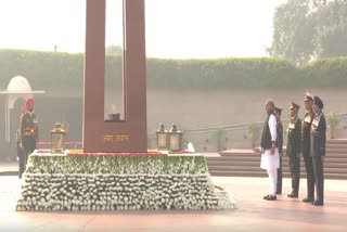 rajnath singh pays tribute to soldiers on vijay diwas 1971