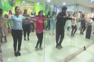 Zumba Dance Helps To lose Weight  Zumba Dance  Zumba Dance Can Overcome Stress  സുംബയുടെ ഗുണങ്ങള്‍  Exercise For Weight Loss  Exercise For Increase Mental Health  ആരോഗ്യ സംരക്ഷണം  ശരീര സംരക്ഷണം