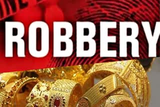 robbery  Kasaragod Old Couples  Gold Stolen By Masked Robbers  crime  police  FIR  charge sheet  പൊലീസ് അന്വേഷണം എവിടെ  കള്ളന്മാര്‍ രക്ഷപ്പെട്ടു  8 പവന്‍ സ്വര്‍ണം കൊള്ളയടിച്ചു  വൃദ്ധ ദമ്പതികളെ കത്തി കാട്ടി ബന്ദിയാക്കി  വൃദ്ധനെ മോഷ്‌ടാവ് മര്‍ദ്ദിച്ചു