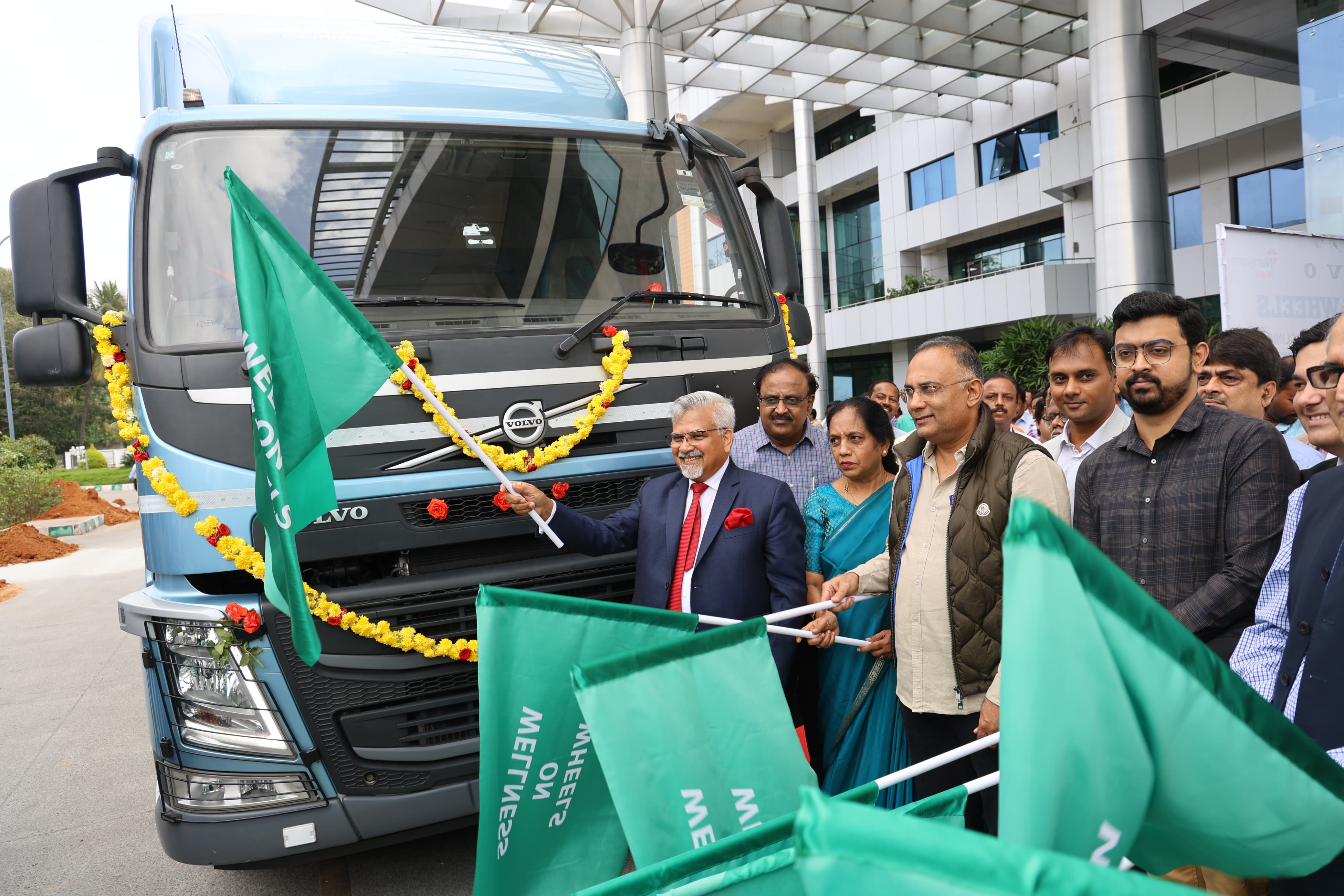 Health Minister Dinesh Gundu Rao Inaugurated Mobile Community Health Centre