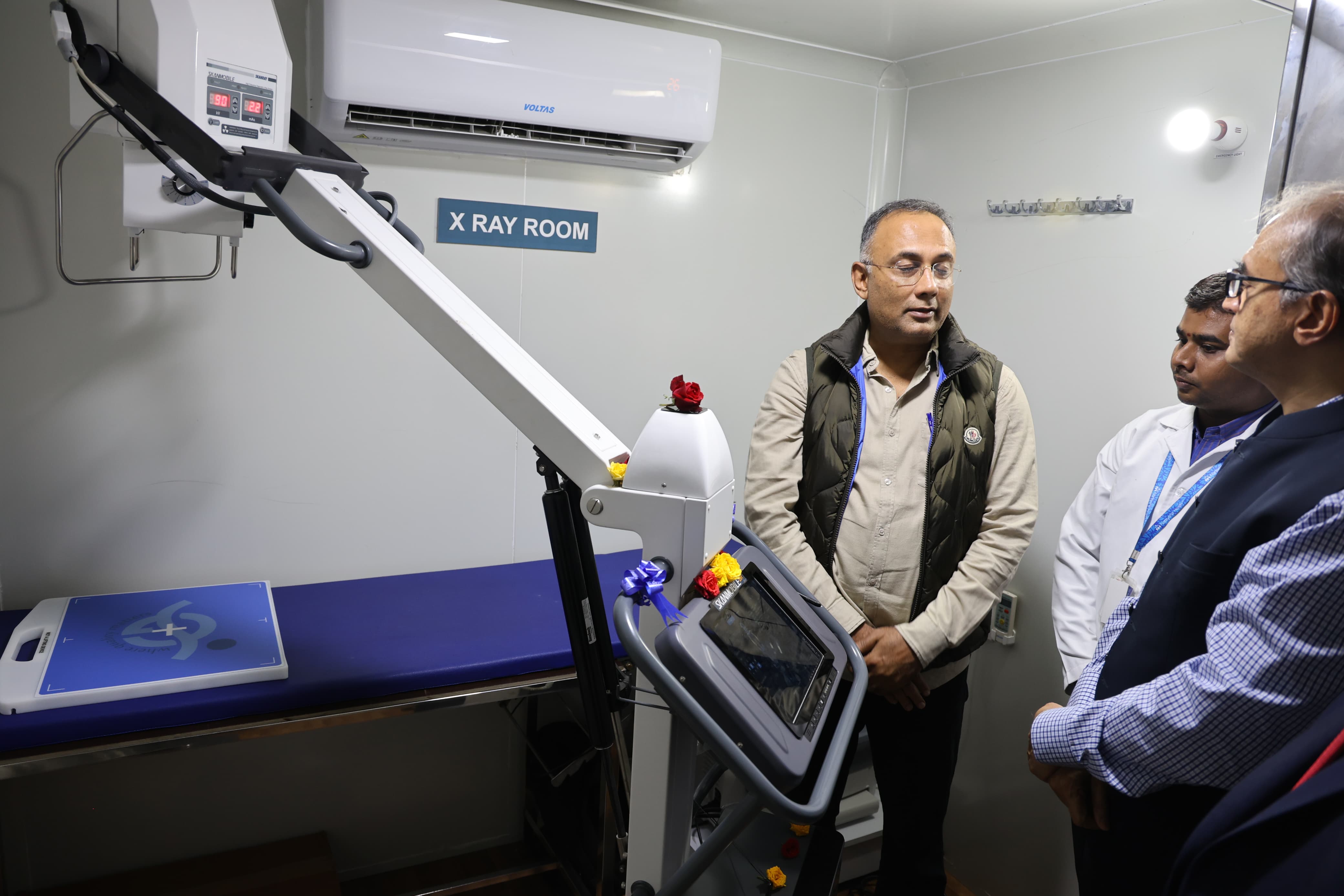 Health Minister Dinesh Gundu Rao Inaugurated Mobile Community Health Centre