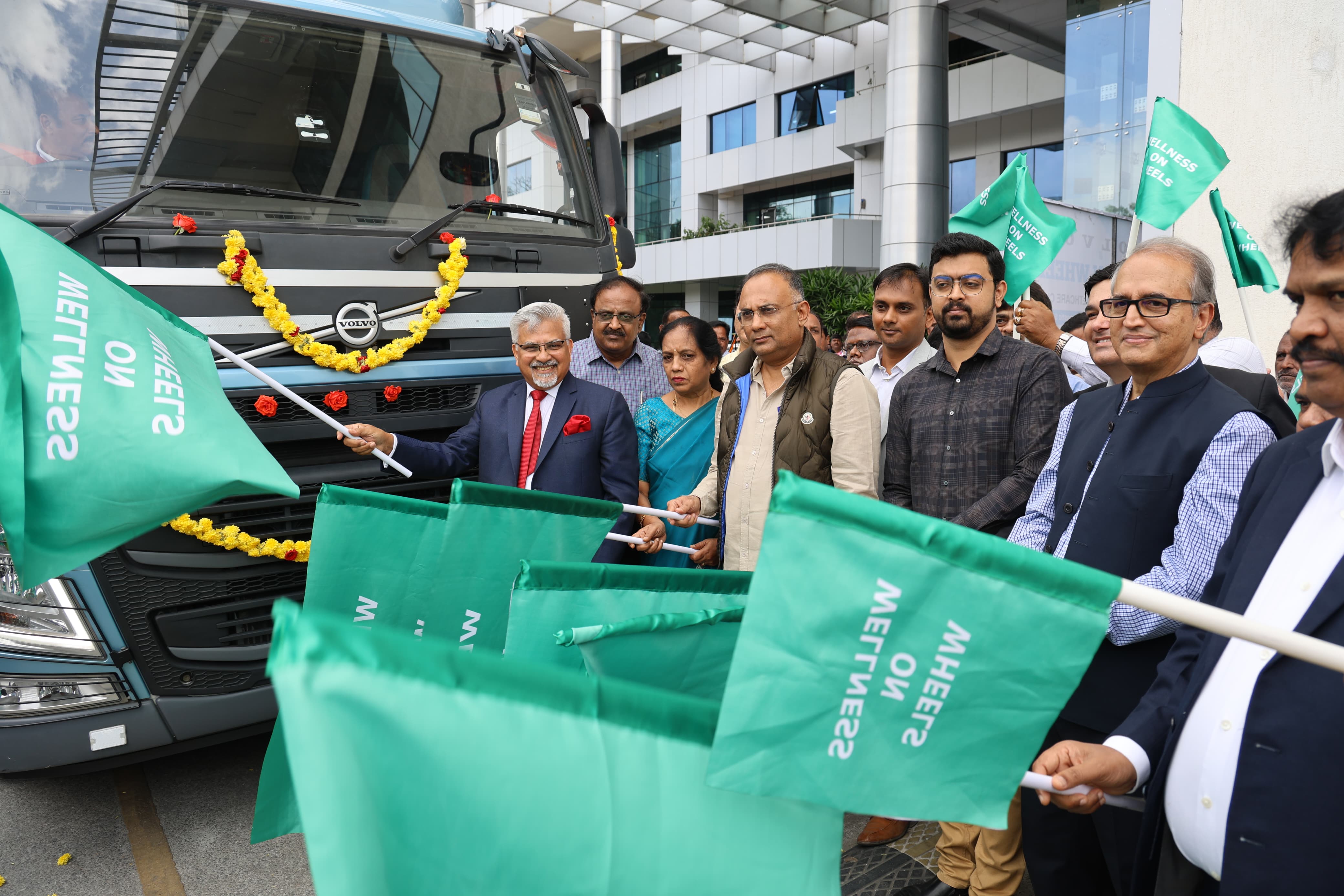 Health Minister Dinesh Gundu Rao Inaugurated Mobile Community Health Centre