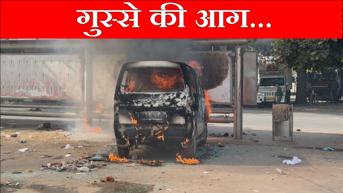 Car burnt after fight in Gurugram broke the glass of many vehicles