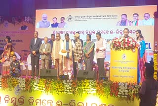 ସମ୍ବଲପୁର ଗସ୍ତରେ ମୁଖ୍ୟମନ୍ତ୍ରୀ, 500 ଦିବ୍ୟାଙ୍ଗଙ୍କୁ ବାଣ୍ଟିଲେ ଇ-ରିକ୍ସା