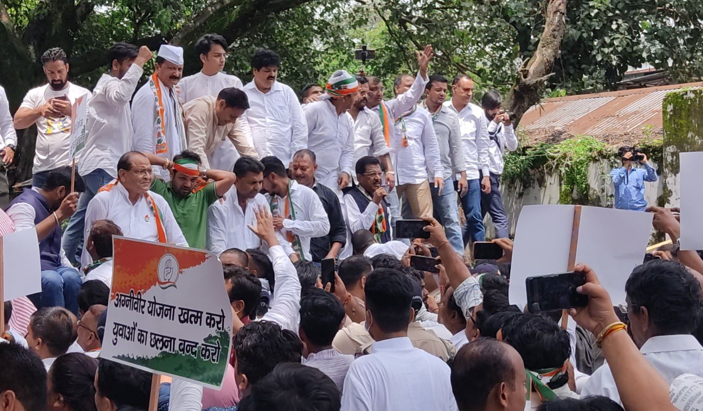 Congress did march to Raj Bhawan