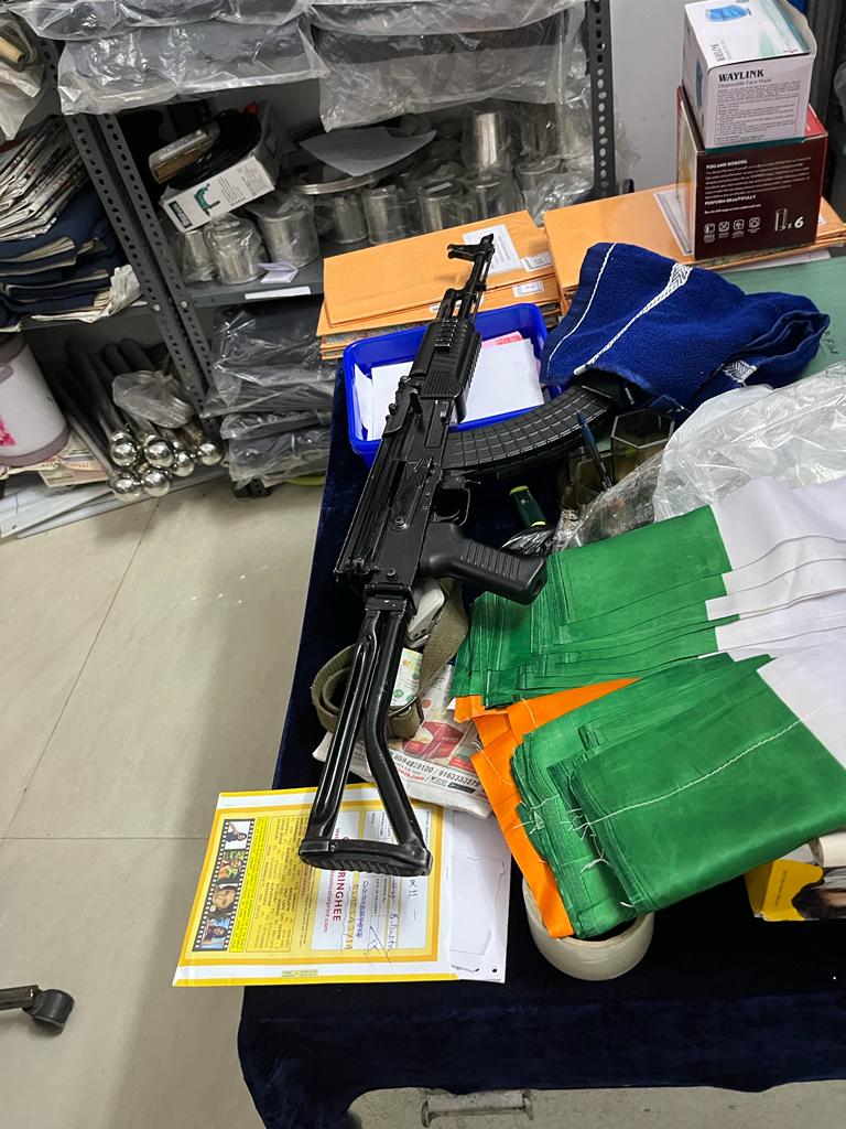 lalbazar-releases-picture-of-ak-47-rifle-which-use-in-park-street-shootout