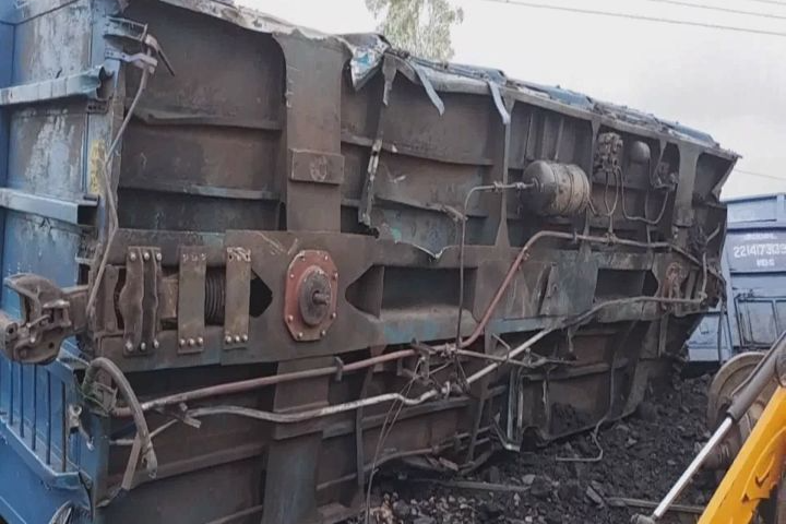 train derailed on Delhi-Rohtak rail route