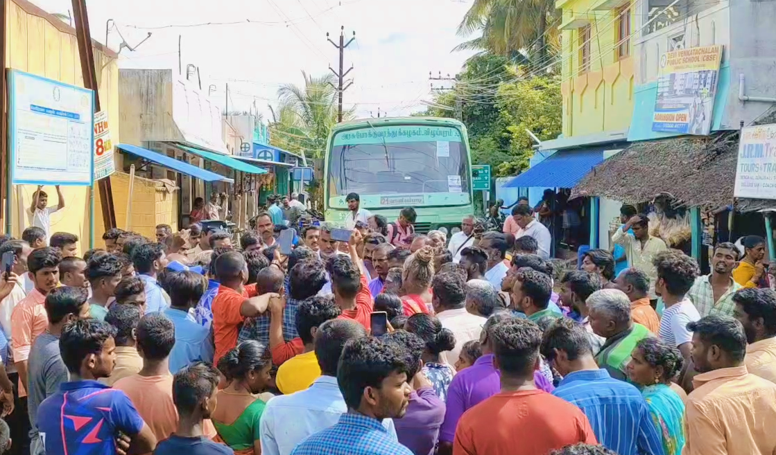 அரசு பெருந்தை சிறைப் பிடித்த பொதுமக்கள்