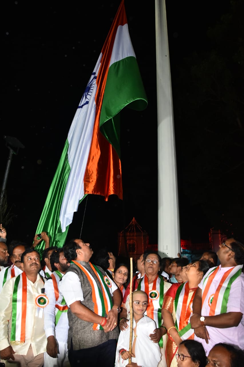 75-feet-high-flag-pole-unveiled-at-midnight-in-dharwad