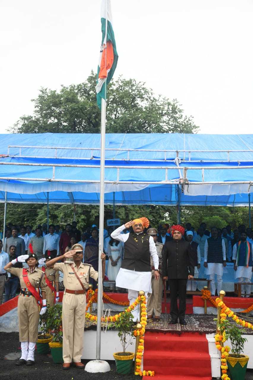Bhupendra Singh hoisted the tricolor in sagar