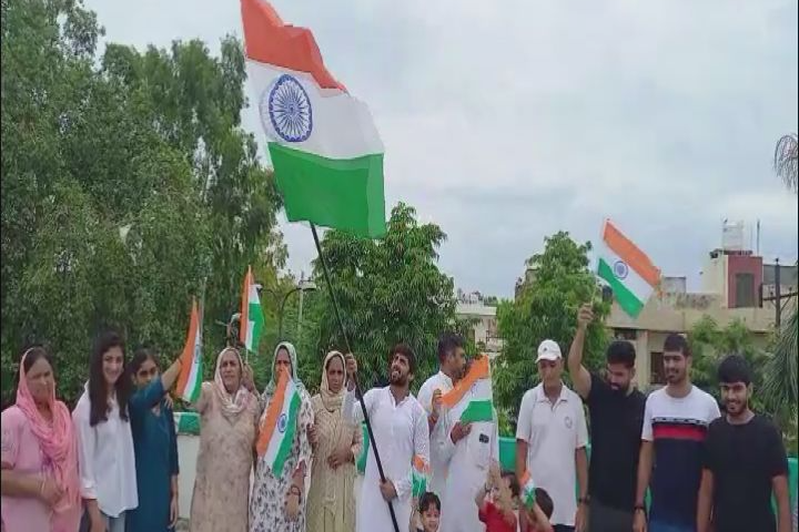 Bajrang Punia hoisted tricolor at home in sonipat