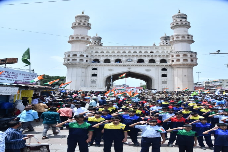 തെലങ്കാനയിൽ ദേശീയ ഗാനാലാപനം  തെലങ്കാന സ്വാതന്ത്ര്യദിനാഘോഷം  Mass singing of the national anthem held Telangana  ദേശീയ വാർത്തകൾ  independence day celebration at telangana  telangana latest news  Mass singing of the national anthem  independence day news