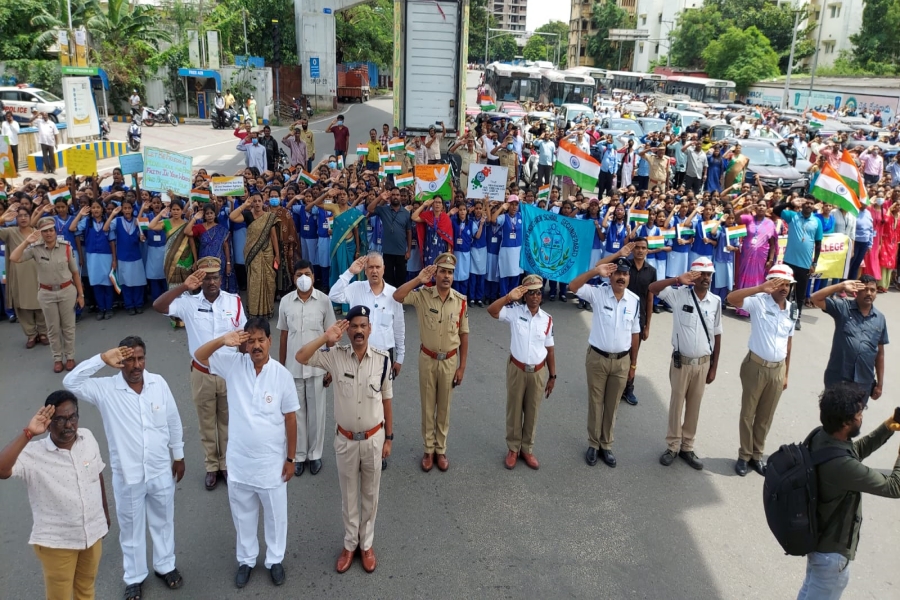 തെലങ്കാനയിൽ ദേശീയ ഗാനാലാപനം  തെലങ്കാന സ്വാതന്ത്ര്യദിനാഘോഷം  Mass singing of the national anthem held Telangana  ദേശീയ വാർത്തകൾ  independence day celebration at telangana  telangana latest news  Mass singing of the national anthem  independence day news