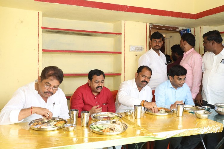 minister r ashok ate breakfast in Dalits home