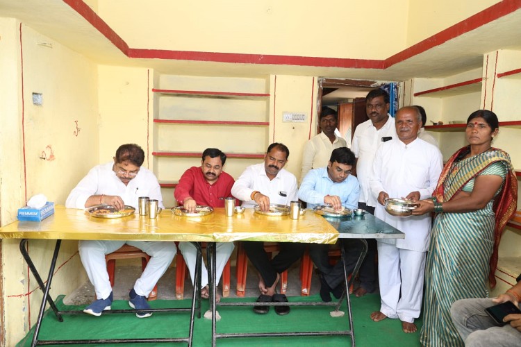 minister r ashok ate breakfast in Dalits home