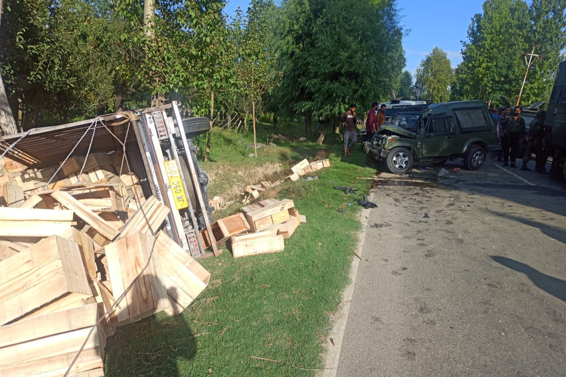 road accident in Handwara jammu kashmir