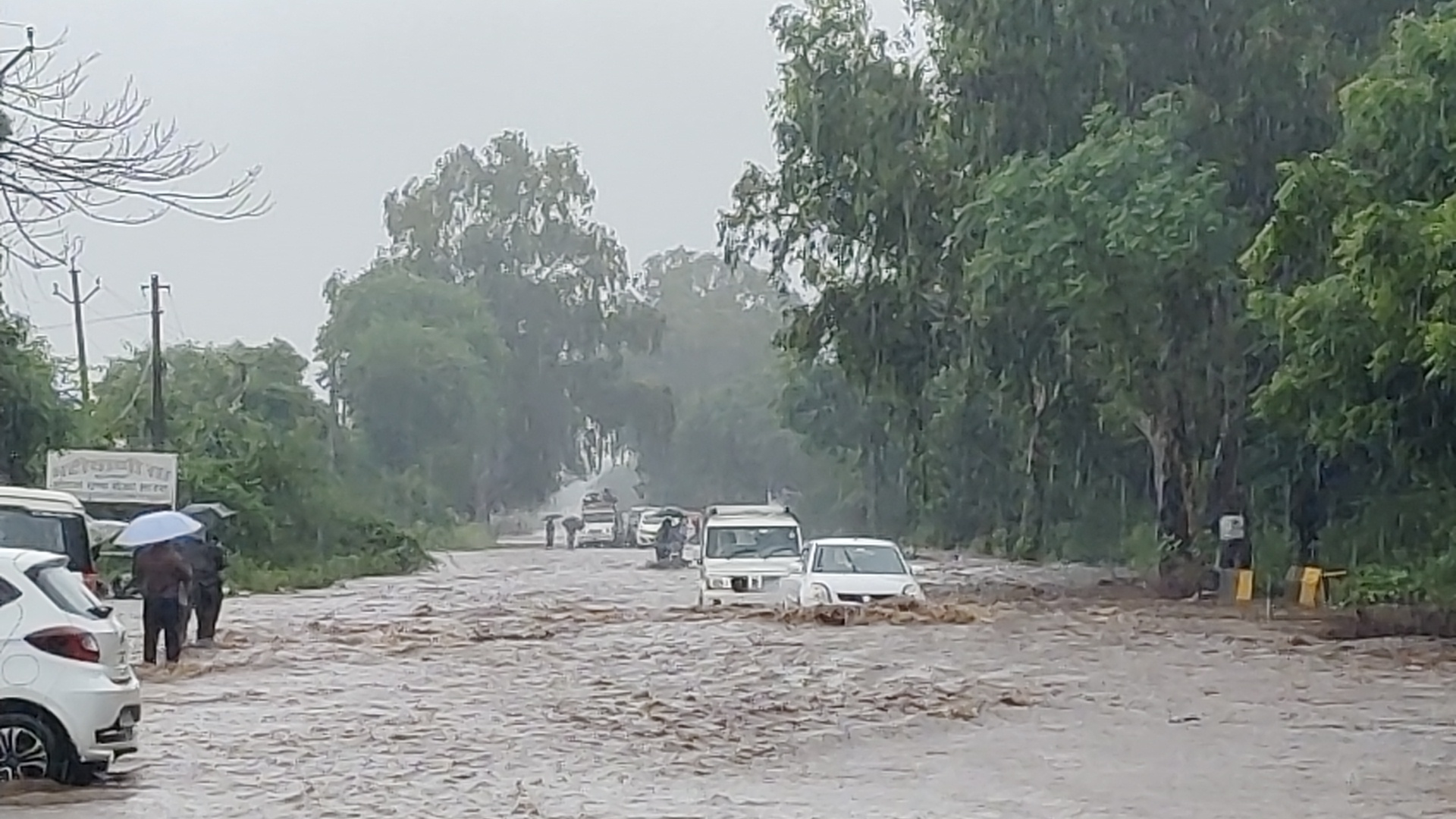 Dholpur 80 villages under Threat, Bridge washed away in Sirohi