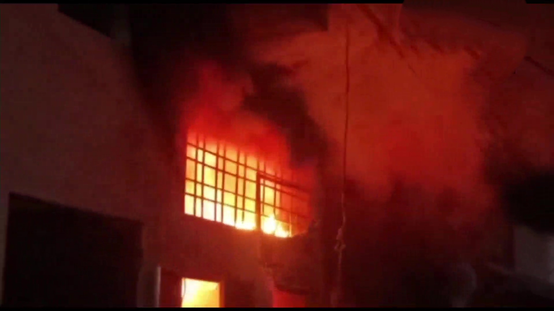 UP: Massive fire breaks out at multi-storey building in Moradabad