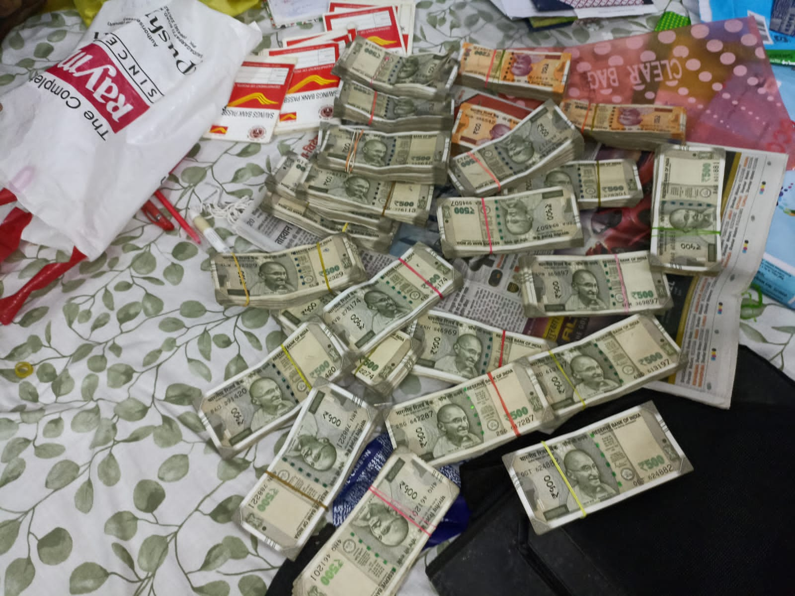 one Crore Cash Seized from Bihar Government Executive Engineer house