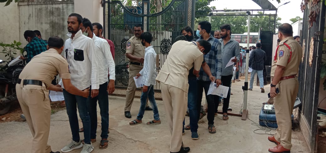 Constable preliminary written exam started in Telangana