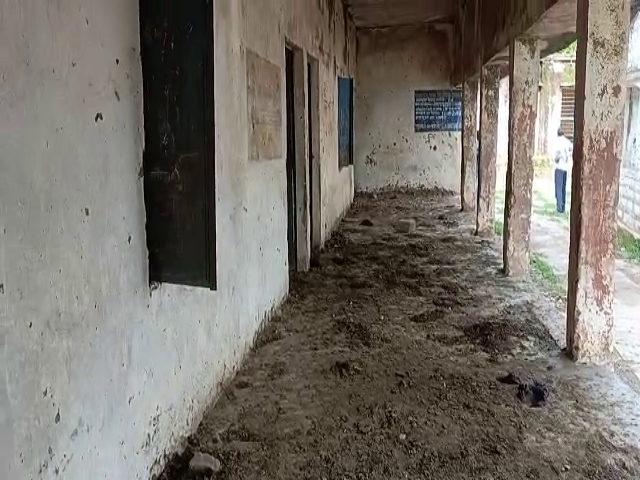 Damoh Dilapidated School
