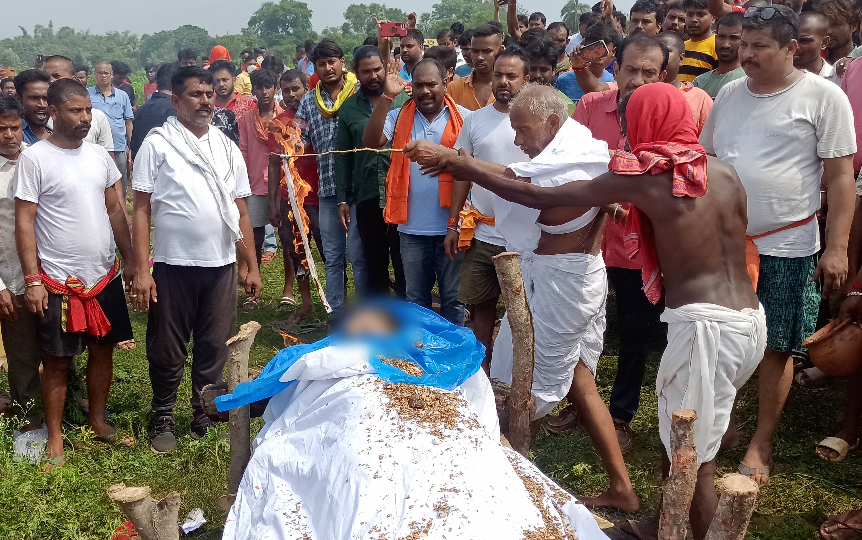 dumka-ankita-funeral-with-tight-security-in-presence-of-dc-and-sp