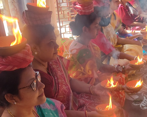 male family Members of Nalikul Singha Bari perform all rituals during Durga Puja